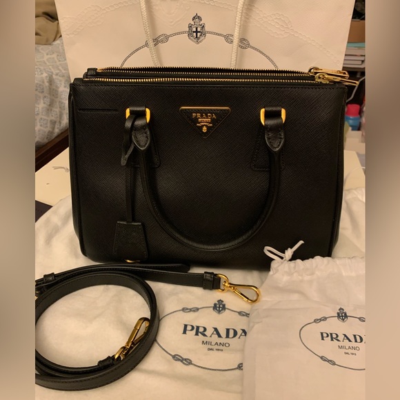 100% Authentic!!Medium Prada Galleria Saffiano leather bag. Comes with dust bag. - Picture 1 of 16